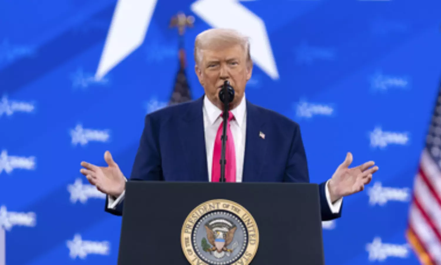 இந்தியா நம்மை நன்றாக பயன்படுத்திக் கொள்கிறது - அதிபர் டிரம்ப் இந்தியா நம்மை நன்றாக பயன்படுத்திக் கொள்கிறது - அதிபர் டிரம்ப்