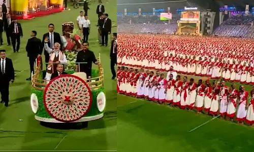 அசாமில் ஒரே நேரத்தில் 9000 பெண்கள் நடனமாடி பிரதமர் மோடிக்கு உற்சாக வரவேற்பு