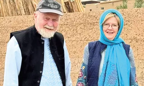 ஆப்கானிஸ்தானில் பெண்களுக்கு கல்வி, தொழிற்பயிற்சி வழங்கிய இங்கிலாந்து தம்பதி கைது