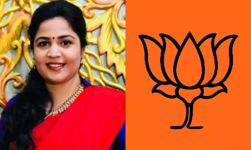 மும்மொழிக் கொள்கை திணிப்பு: பா.ஜ.க.-வில் இருந்து ரஞ்சனா நாச்சியார் விலகல்