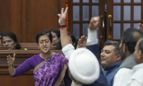 அம்பேத்கர் வாழ்க.. டெல்லி சட்டசபையில் அமளி - அதிஷி உள்ளிட்ட ஆம் ஆத்மி எம்.எல்.ஏக்கள் சஸ்பெண்டு!