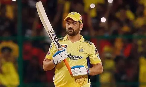 2025 ஐ.பி.எல். தொடரில் எடை குறைந்த பேட்டை பயன்படுத்த எம்.எஸ்.தோனி திட்டம்