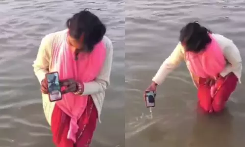 வீடியோ காலில் கணவன்.. செல்போனை மகா கும்பமேளா நீரில் முக்கி எடுத்த மனைவி - நவீன புனித நீராடல்!