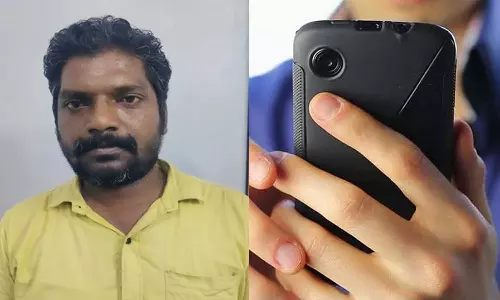 சென்னையில் பெண் குளிப்பதை செல்போனில் வீடியோ எடுத்த டெலிவரி ஊழியர் கைது