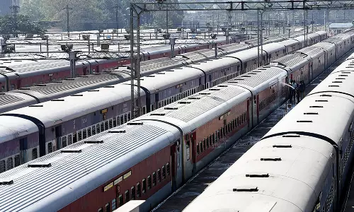 ஹோலி பண்டிகையையொட்டி 28 சிறப்பு ரெயில்கள் அறிவிப்பு