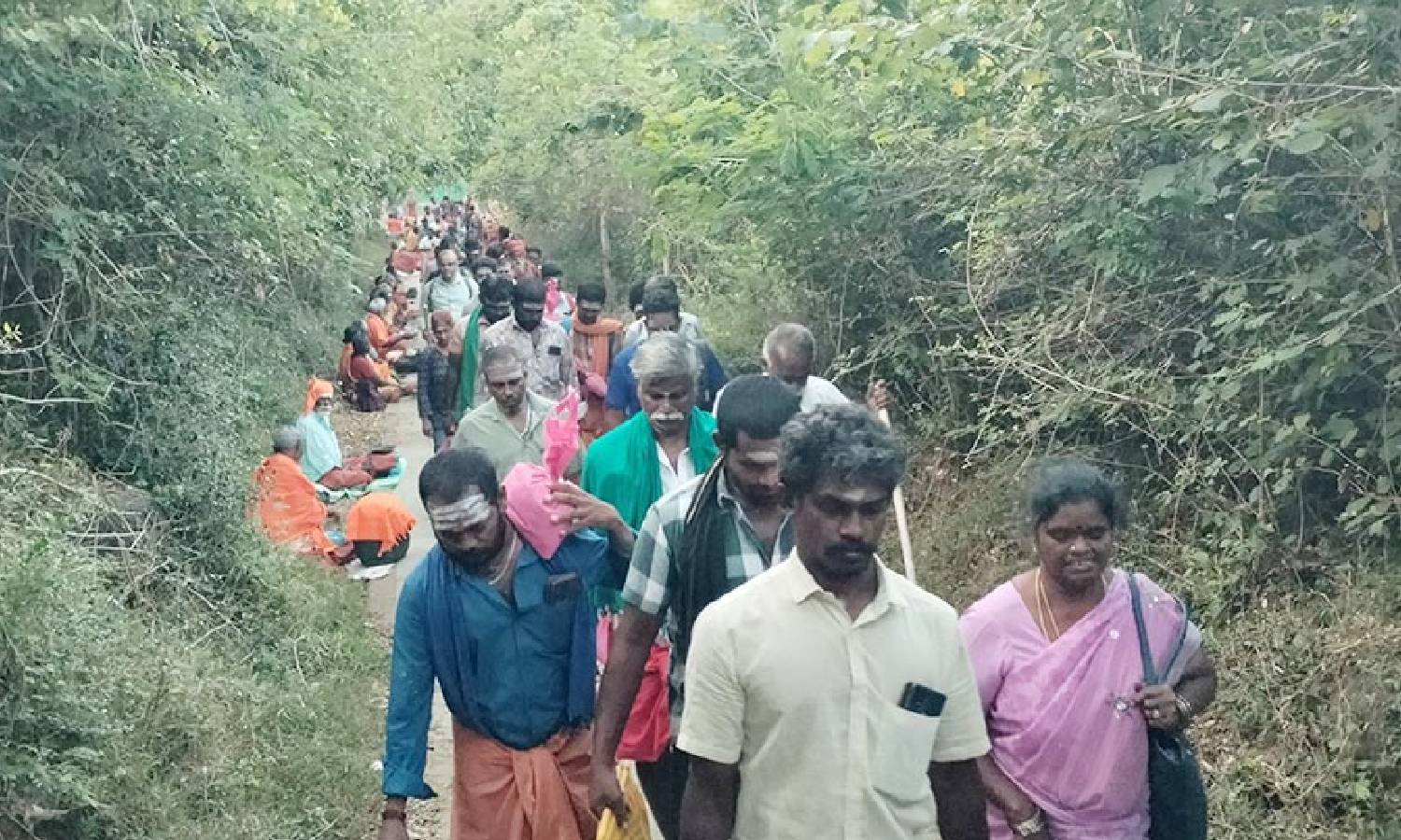 மாசி மாத பிரதோஷம்: சதுரகிரியில் குவிந்த பக்தர்கள்