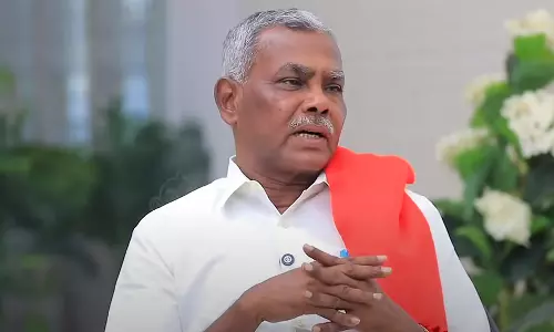 வசனம் பேசுவதில் வல்லவரான விஜய் பாஜக குறித்து பேசும்போது மட்டும் பதுங்குவது ஏன்?- பெ.சண்முகம் கேள்வி