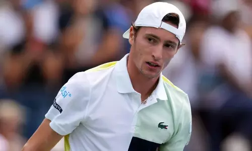 ஏபிடி ஓபன் 13 டென்னிஸ் சாம்பியனுக்கு அதிர்ச்சி அளித்த நெதர்லாந்து வீரர்