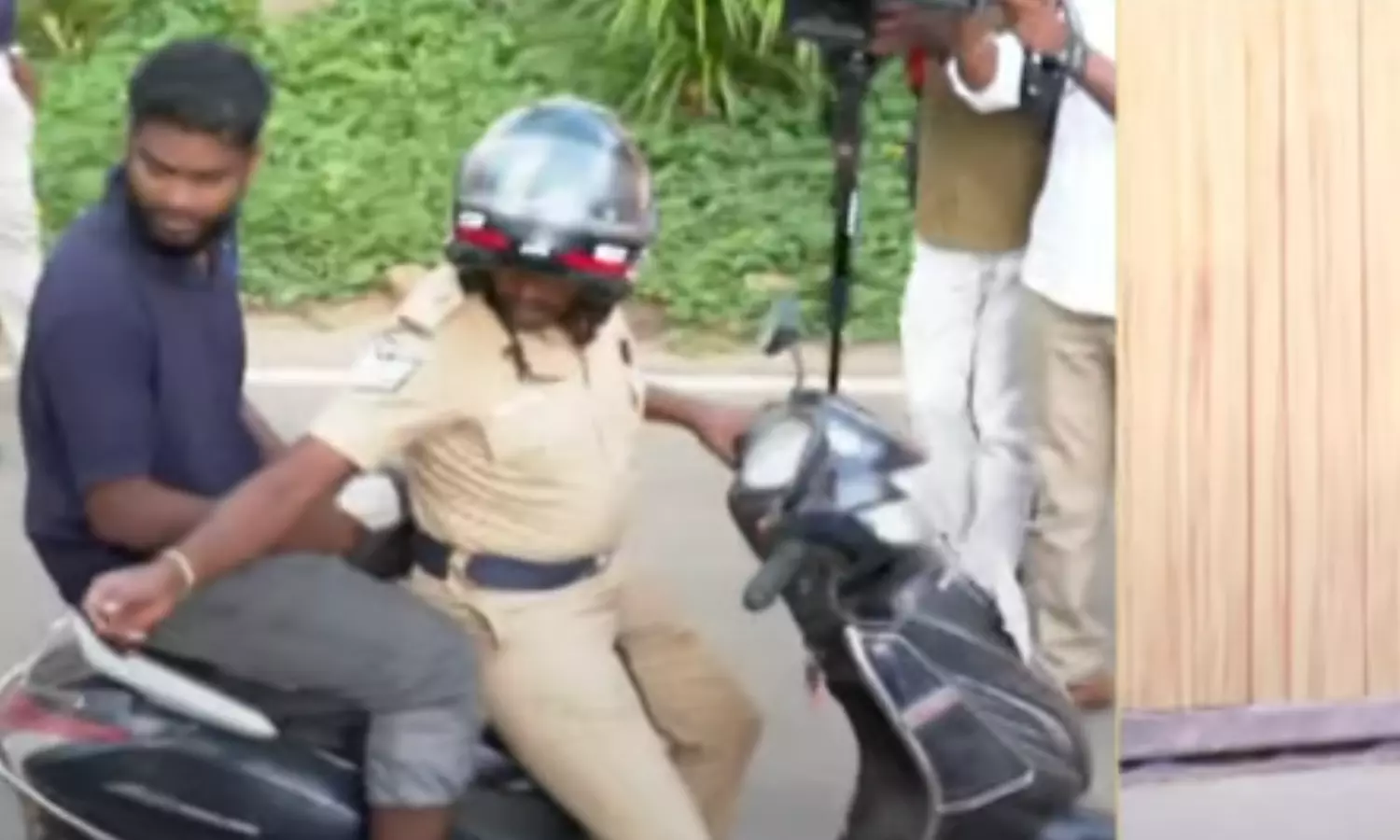 விஜய் வீட்டில் செருப்பு வீசியவர் கைது விஜய் வீட்டில் செருப்பு வீசியவர் கைது