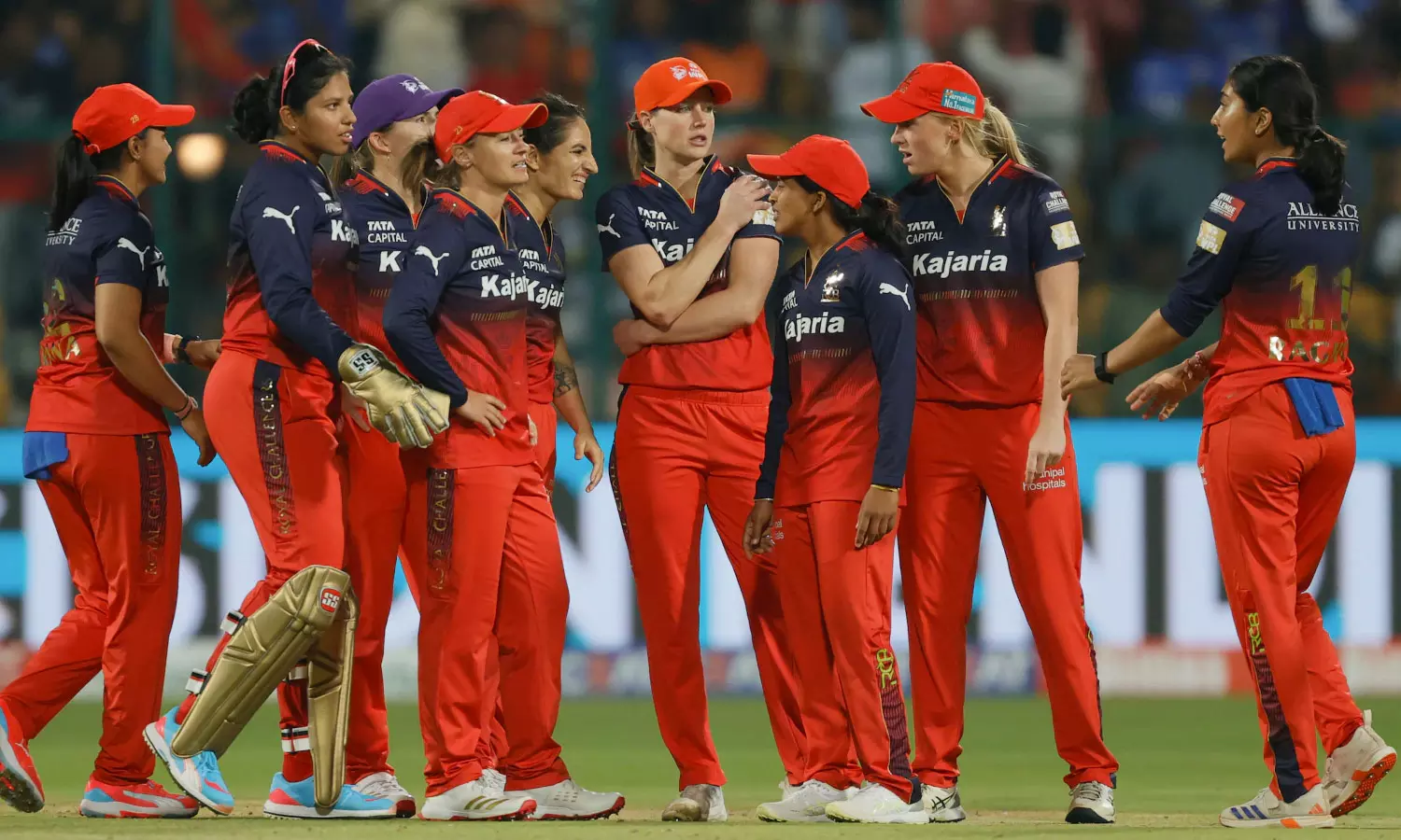 மகளிர் பிரீமியர் லீக்: 3-வது வெற்றி ஆர்வத்தில் பெங்களூரு அணி குஜராத்துடன்  மோதல்