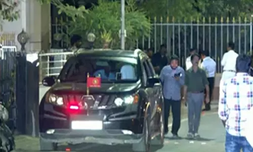 சென்னை வளசரவாக்கம் காவல் நிலையத்தில் ஆஜரானார் சீமான்