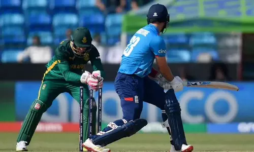 சாம்பியன்ஸ் டிராபி: தென் ஆப்பிரிக்காவுக்கு எதிராக 179 ரன்னில் சுருண்ட இங்கிலாந்து