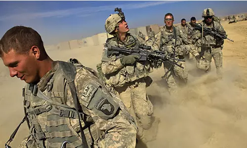 சட்டவிரோத குடியேற்றத்தை தடுக்க மெக்சிகோ எல்லைக்கு பென்டகன் அனுப்பிய 3,000 வீரர்கள்