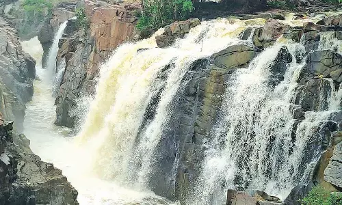 ஒகேனக்கல்லுக்கு நீர்வரத்து 1200 கனஅடியாக அதிகரிப்பு
