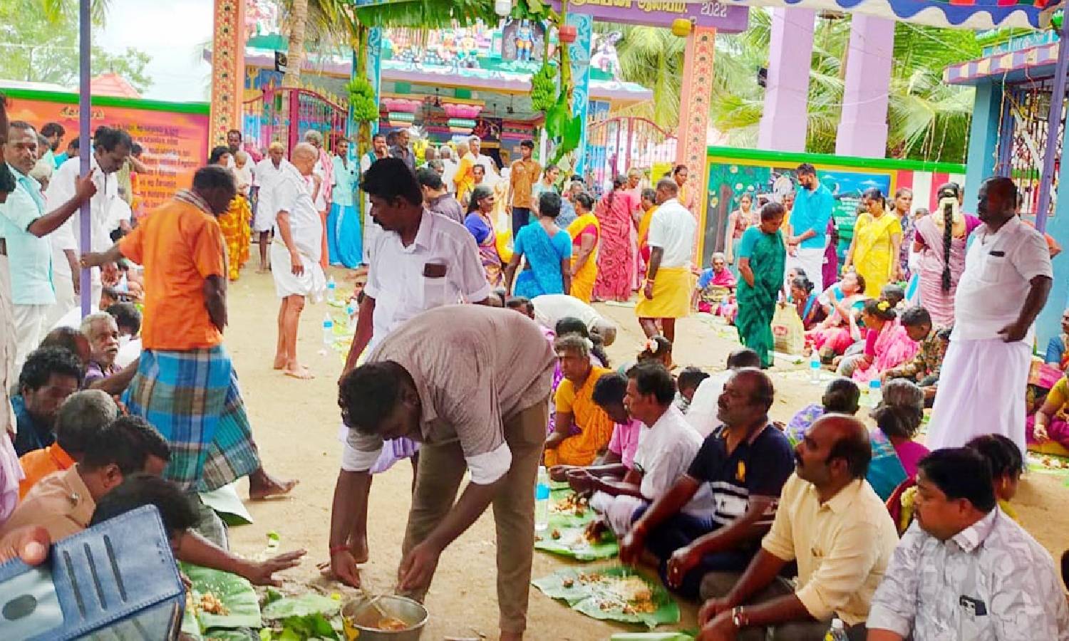 முதுகுளத்தூர் அருகே தர்மமுனீஸ்வரர் கோவில் பாரிவேட்டை: ஆயிரக்கணக்கானோர் பங்கேற்பு