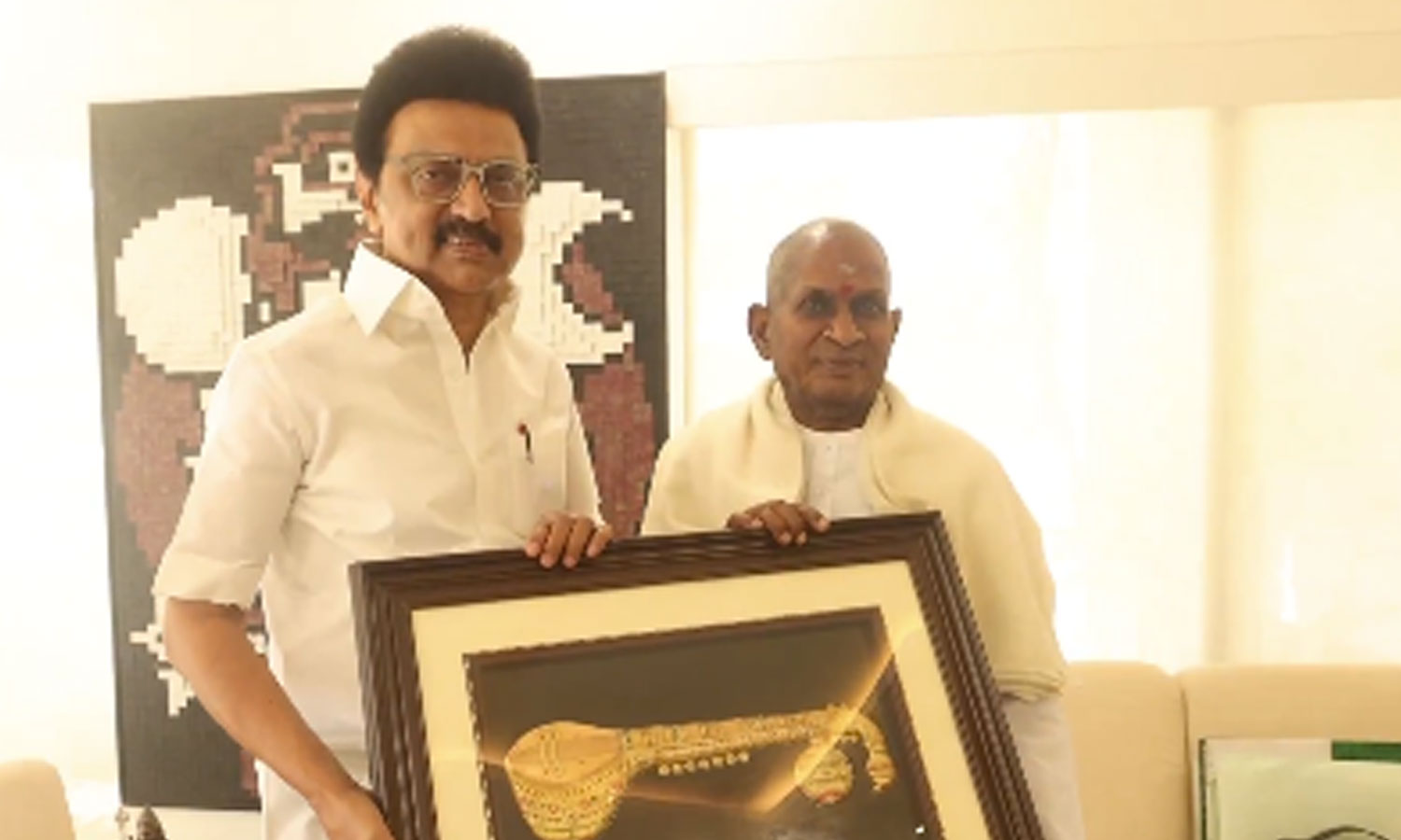 சம்பொனி அரங்கேற்ற லண்டன் செல்லும் இளையராஜா.. நேரில் சந்தித்து வாழ்த்திய முதலமைச்சர் ஸ்டாலின்