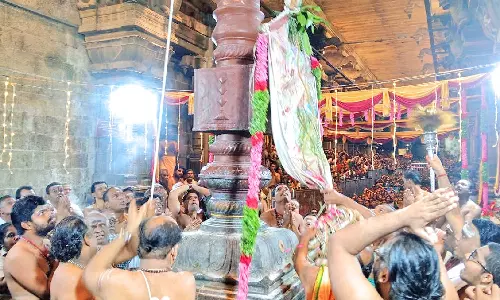 திருச்செந்தூரில் மாசி திருவிழா கொடியேற்றத்துடன் தொடங்கியது: திரளான பக்தர்கள் சுவாமி தரிசனம்