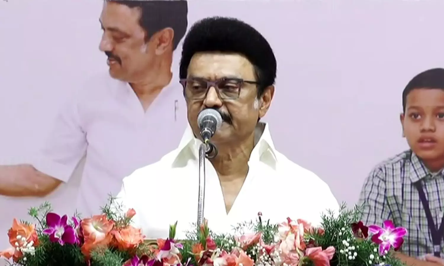 நாகையில் ரூ.12 கோடியில் மீன்பிடி இறங்குதளம் அமைக்கப்படும்- மு.க.ஸ்டாலின் நாகையில் ரூ.12 கோடியில் மீன்பிடி இறங்குதளம் அமைக்கப்படும்- மு.க.ஸ்டாலின்