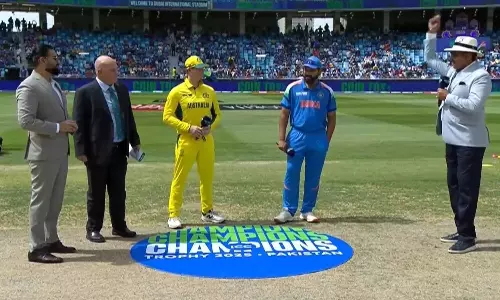 சாம்பியன்ஸ் டிராபி: டாஸ் வென்ற ஆஸ்திரேலியா பேட்டிங் தேர்வு