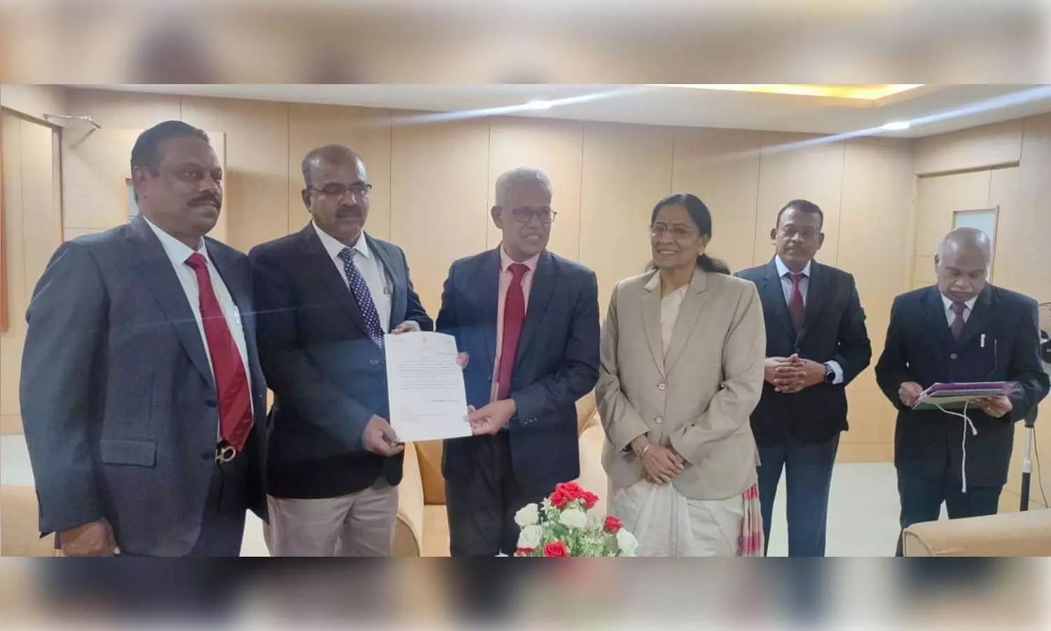 தமிழ்நாடு லோக் ஆயுக்தாவின் தலைவர் மற்றும் உறுப்பினர்கள் பதவியேற்பு