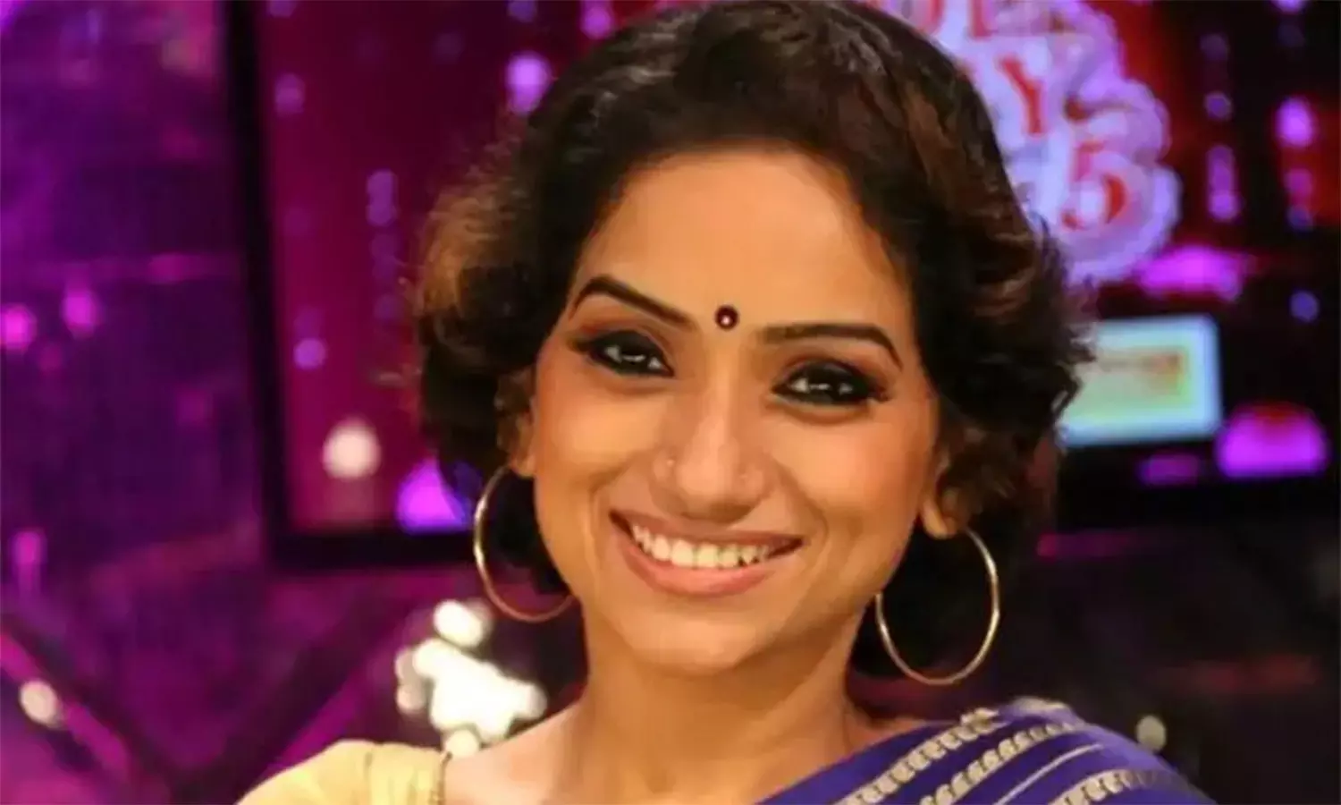 பிரபல பின்னணி பாடகி தற்கொலை முயற்சி