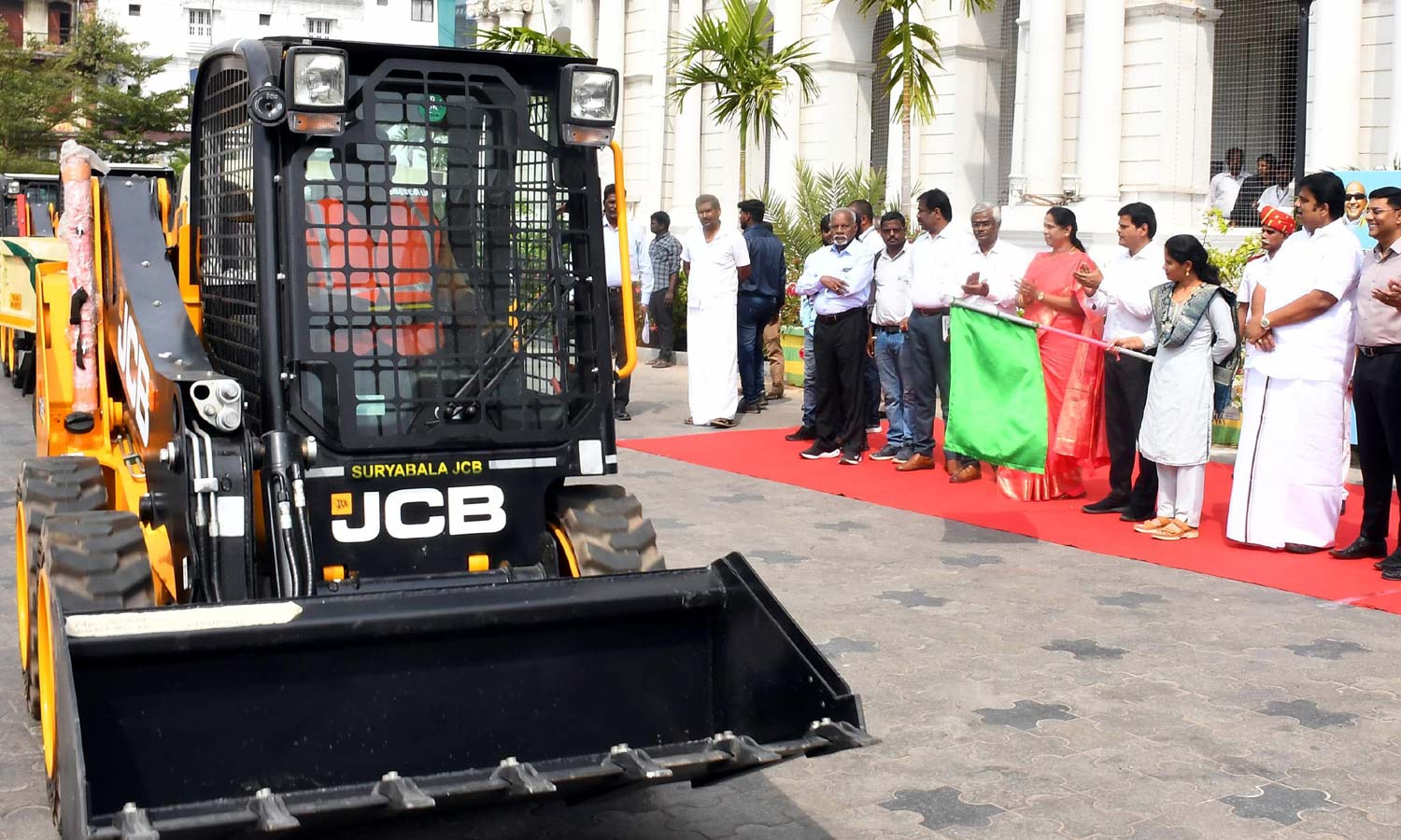 சென்னை மாநகராட்சியில் தூய்மை பணிக்காக 57 புதிய வாகனங்கள்- மேயர் பிரியா தொடங்கி வைத்தார்