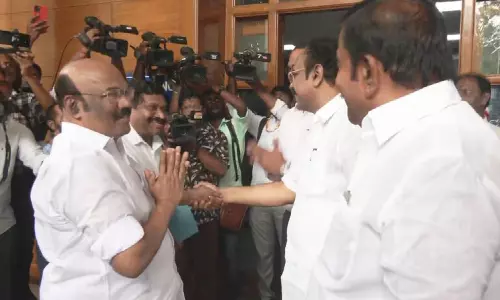 அனைத்துக்கட்சி கூட்டம்... தலைமைச்செயலகத்துக்கு வருகை தந்த அரசியல் தலைவர்கள்