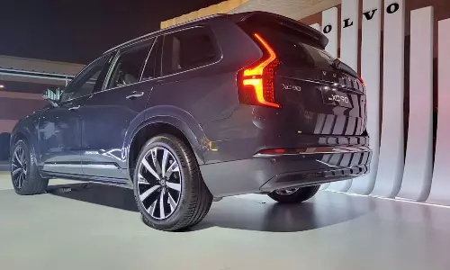 வேற லெவல் அப்டேட்களுடன் புது வால்வோ கார் இந்தியாவில் அறிமுகம்