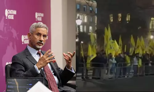 இங்கிலாந்தில் ஜெய்சங்கருக்கு எதிராக காலிஸ்தான் ஆதரவாளர்கள் போராட்டம்: தேசிய கொடி கிழிப்பு