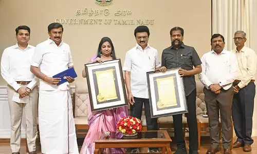 மூத்த பத்திரிகையாளர்கள் நக்கீரன் கோபால், சுகிதாவுக்கு கலைஞர் எழுதுகோல் விருது- முதலமைச்சர் வழங்கி கவுரவித்தார்