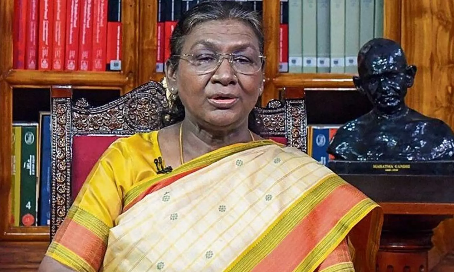 பெண்களின் சமூக பொருளாதார நிலை இன்னும் மேம்பட வேண்டும்: ஜனாதிபதி மகளிர் தின வாழ்த்து