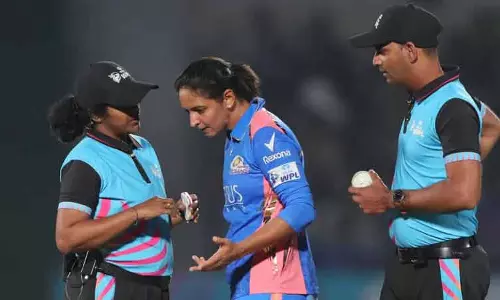 நடுவரின் முடிவுக்கு எதிர்ப்பு: மும்பை இந்தியன்ஸ் கேப்டன் ஹர்மன்பிரீத் கவுருக்கு அபராதம்