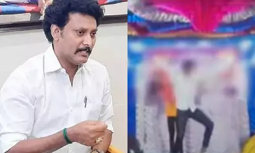 பள்ளி விழாவில் பா.ம.க. துண்டுடன் மாணவர்கள் நடனமாடிய விவகாரம்- தலைமை ஆசிரியர் பணியிட மாற்றம்