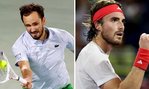 இந்தியன் வெல்ஸ் ஓபன்: மெத்வதேவ், சிட்சிபாஸ் முதல் சுற்றில் வெற்றி