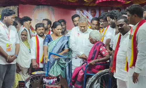 ஹெலிகாப்டரில் வந்தாலும் த.வெ.க.-வில் பதவி வழங்க மாட்டார் தலைவர் விஜய் - புஸ்ஸி ஆனந்த்