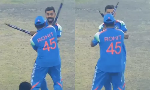 சாம்பியன்ஸ் டிராபி வெற்றி: கையில் ஸ்டம்ப்களுடன் நடனமாடிய ரோகித் - விராட்.. வீடியோ வைரல்