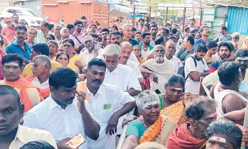 மழை எச்சரிக்கையால் சதுரகிரியில் பக்தர்களின் வருகை குறைவு
