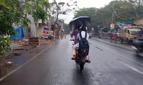 புதுச்சேரியில் திடீரென மாறிய வானிலை- குளிர்ந்த காற்றுடன் சாரல் மழை