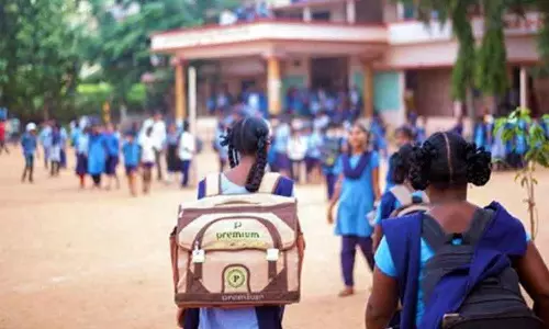 கடந்த 12 நாட்களில் 42 ஆயிரம் மாணவர்கள் அரசு பள்ளிகளில் சேர்ந்தனர்- மந்தமாக இருப்பதாக கல்வியாளர்கள் கருத்து