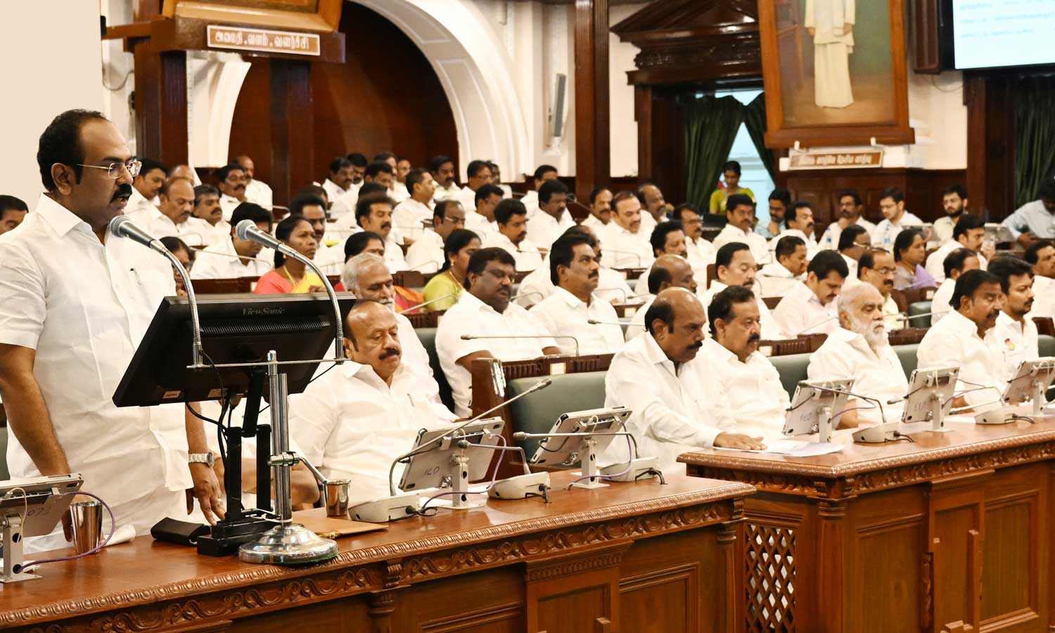 பெற்றோரை இழந்த 50,000 குழந்தைகளுக்கு மாதந்தோறும் ரூ.2000 உதவித்தொகை- பட்ஜெட்டில் அறிவிப்பு