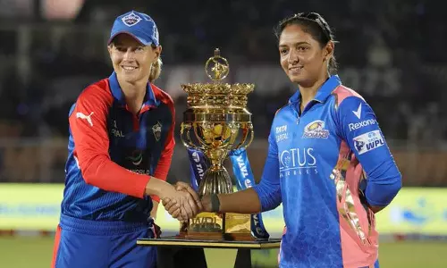 மகளிர் பிரிமீயர் லீக் இறுதிப்போட்டி: மும்பை அணிக்கு எதிராக டெல்லி பந்து வீச்சு தேர்வு