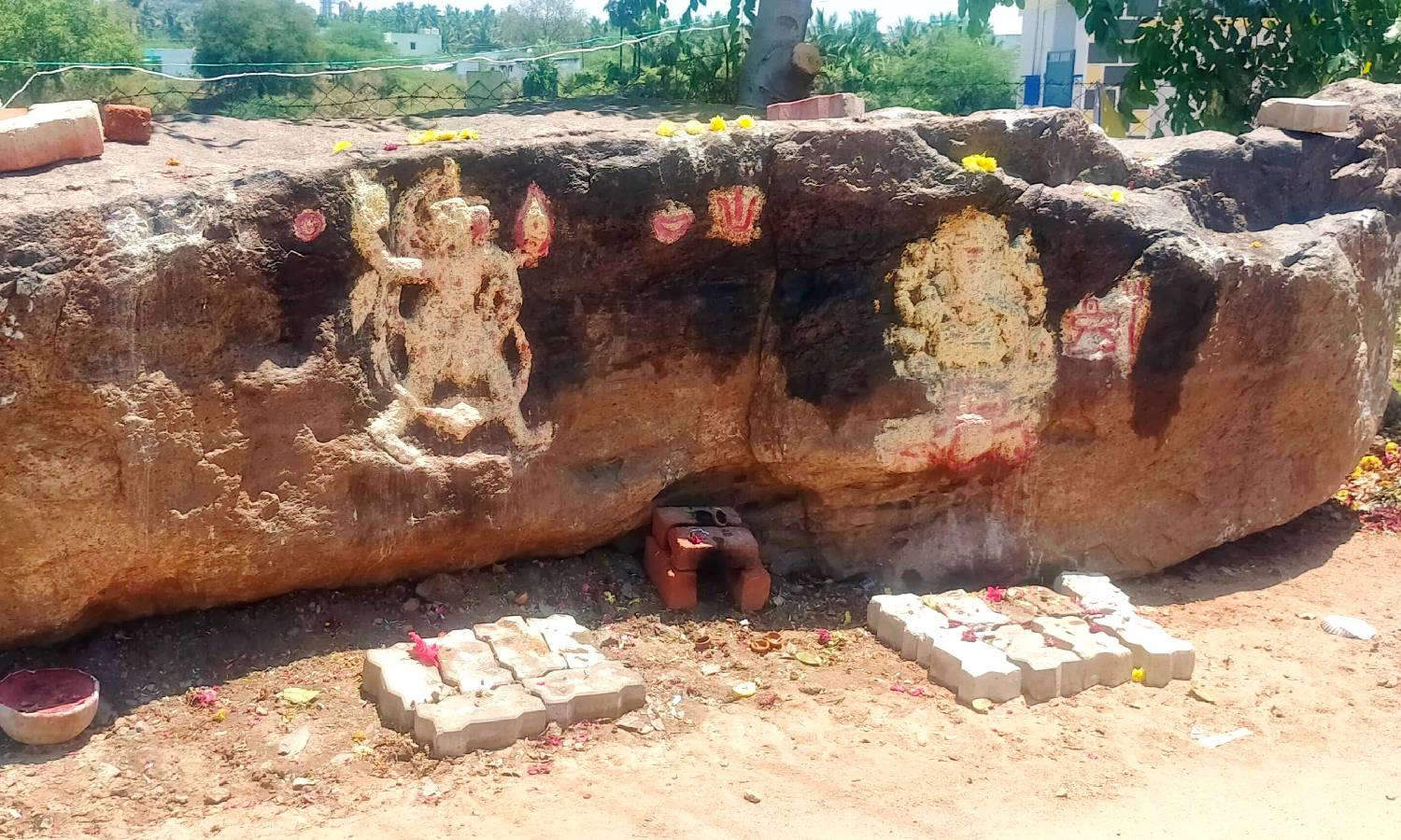 ஏத்தாப்பூர் வசிஷ்டநதியில் கிடைத்த 16 -ம் நூற்றாண்டு கால பாறை புடைப்புச் சிற்பங்கள்