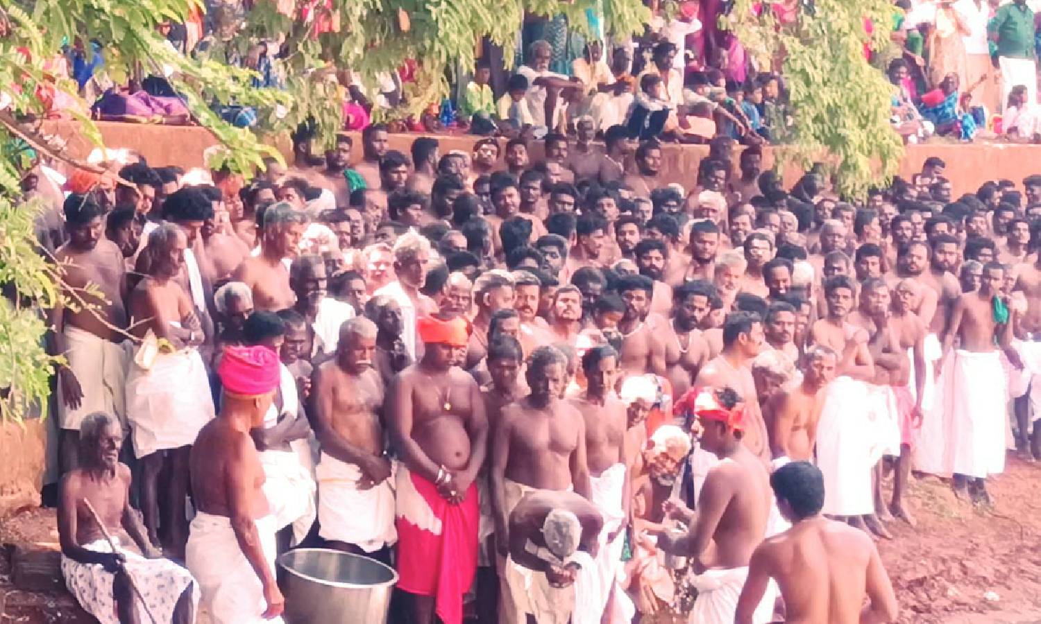 சிங்கம்புணரி அருகே 20 ஆண்டு பகையை மறந்து பங்குனி பொங்கல் திருவிழா