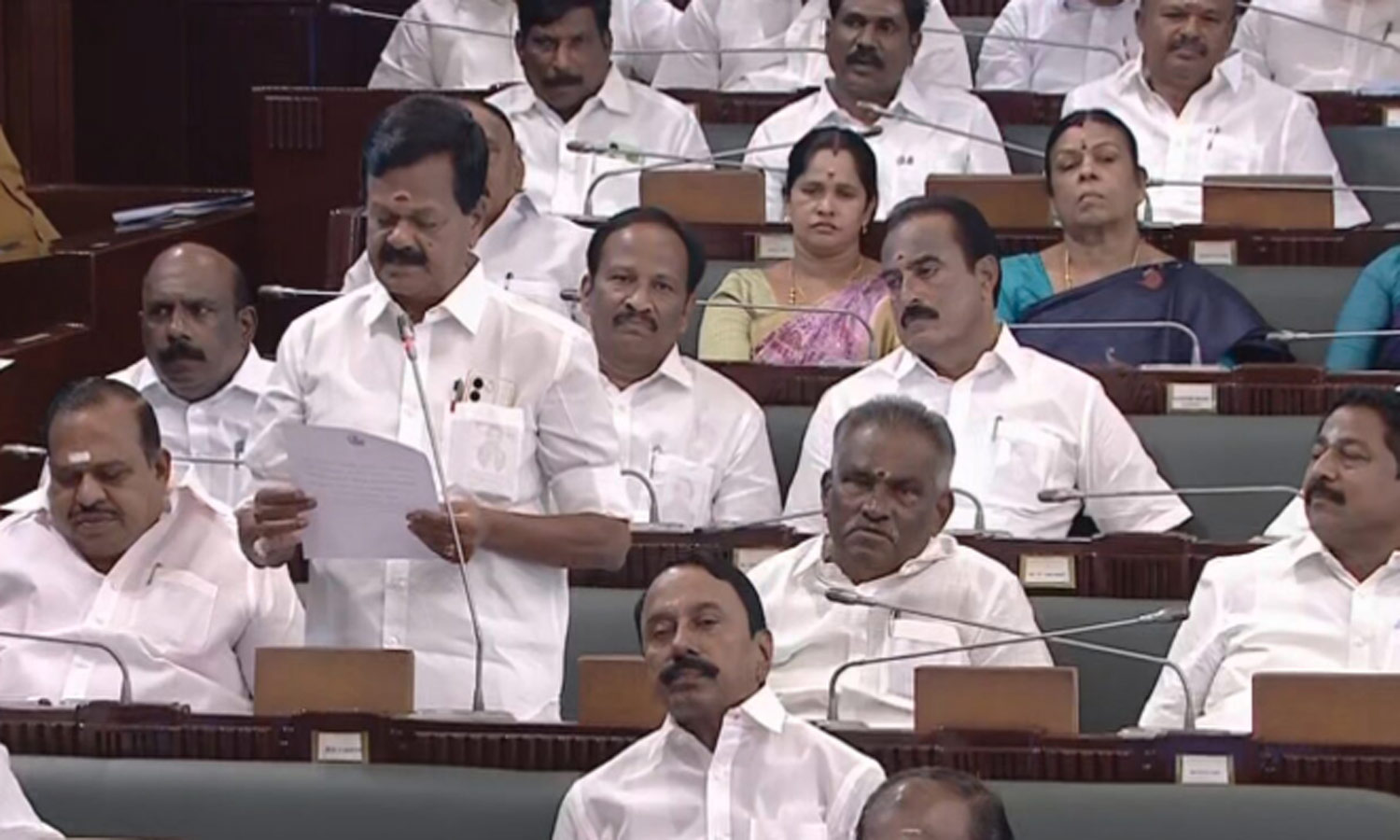 அ.தி.மு.க. எம்.எல்.ஏ.க்கள் கூட்டத்தை தொடர்ந்து 4-வது நாளாக புறக்கணித்த செங்கோட்டையன்