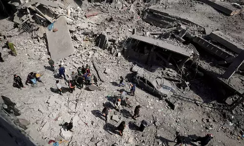 காசாவில் இஸ்ரேல் நடத்திய கொடூர தாக்குதல்: பலி எண்ணிக்கை 400-ஐ கடந்தது