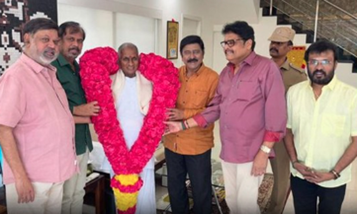 இசைஞானி இளையராஜாவை நேரில் சந்தித்து வாழ்த்து தெரிவித்த இயக்குநர்கள்