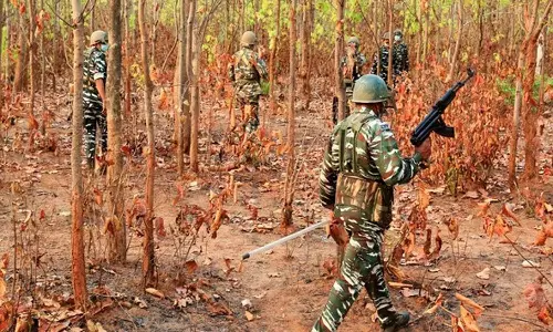 சத்தீஸ்கரில் என்கவுன்டர்: 18 நக்சலைட்டுகள் சுட்டுக்கொலை