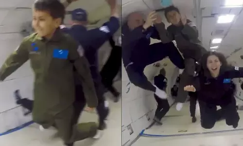 VIDEO: ஈர்ப்பு விசை இல்லாத இடத்தில் பறந்த சிறுவன்