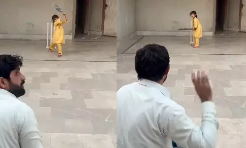 VIDEO: ரோகித் சர்மா போல் விளையாடும் 6 வயது சிறுமி