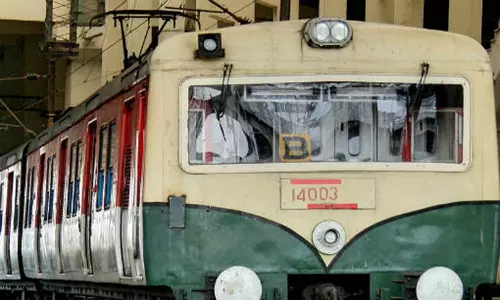 ஐ.பி.எல். போட்டி: கடற்கரை-வேளச்சேரி இடையே சிறப்பு மின்சார ரெயில் சேவை